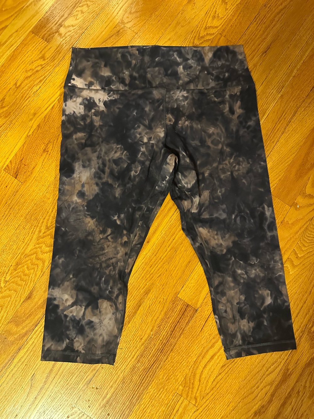 lululemon athletica Tie-Dye Capri Leggings in Black and Brown